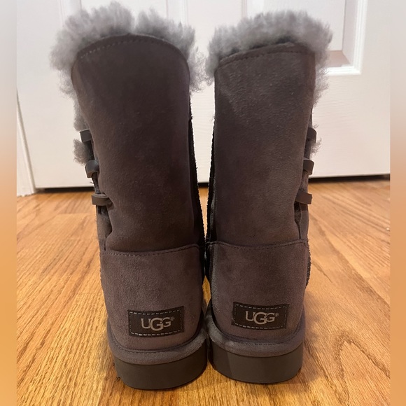 Womens Uggs Constantine Boots with Three Laces Size 9 - Picture 3 of 5